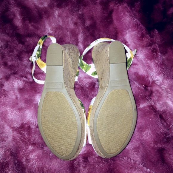 Rampage Lemon Wedge Shoes. Size 7 - Picture 4 of 4